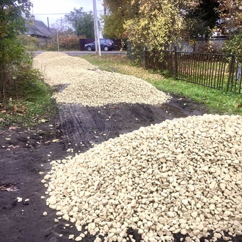 Отсыпка щебнем грунтовой дороги